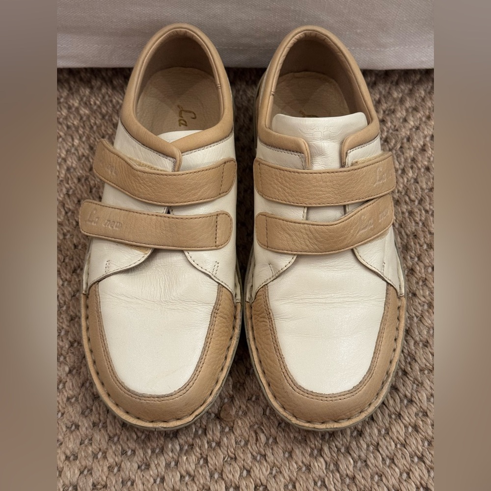 White and beige leather sneakers with Velcro. Size 5. Excellent condition.
